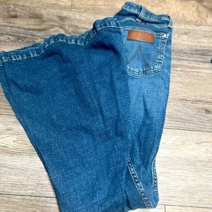 Like new wrangler super flare jeans.